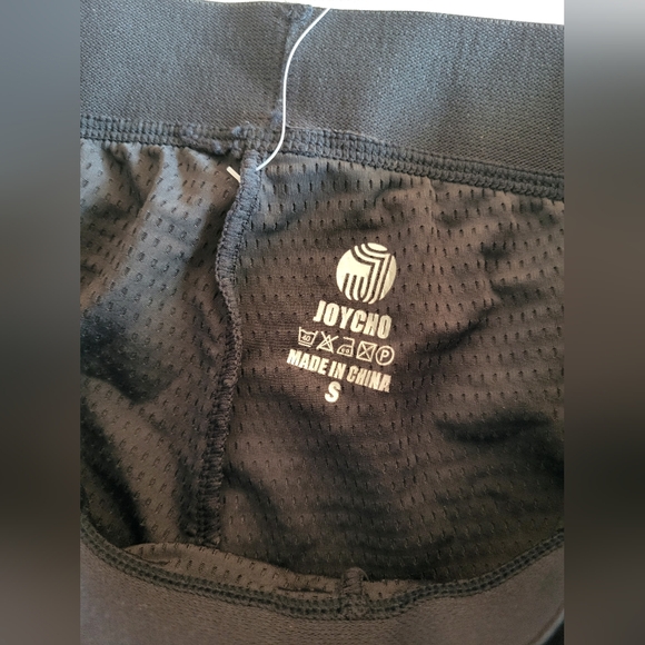 Padded mesh shorts for biking or spinning. - Picture 5 of 9